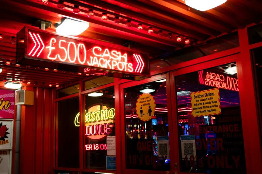 Casino en Ligne vs Casino Terrestre : Lequel Choisir ? Un Guide Comparatif Complet Casino en Ligne vs Casino Terrestre : Lequel Choisir ? Un Guide Comparatif Complet